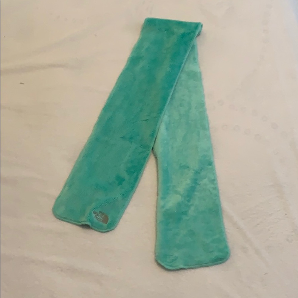 North face fuzzy scarf